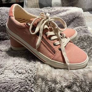 Taos Footwear Women's Z Soul Sneaker size 9